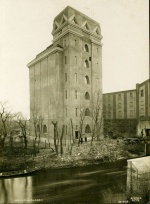 Historischer Silo der Saalemühle