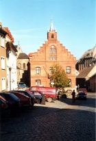 Das Alslebener Rathaus mit Markt