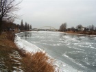 Eisgang im Winter 2007 - Blick zur Saalebrücke
